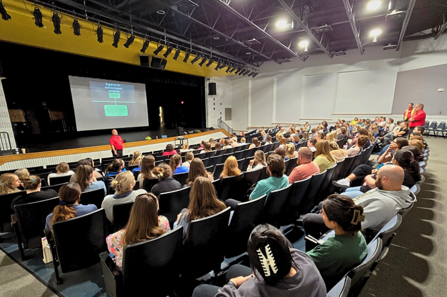 FrancisHowell's tweet photo. Yesterday, Francis Howell School District staff took part in safety training exercises to plan for the unlikely event of an intruder. We are grateful for our partnerships with local law enforcement.
FHSD is committed to providing a safe environment for all students and staff. Their safety and well-being are a top priority, and we will always work to improve our preparedness to keep our school communities safe. #OneHowell
