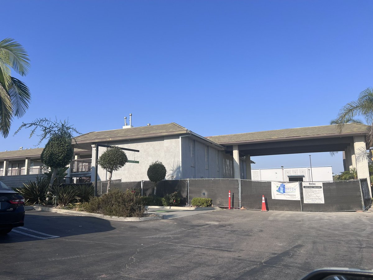 2UrbanGirls's tweet image. @GavinNewsom @Elex_Michaelson @MarvinM83905936 this #Compton motel, where the County received state $ to use to house the homeless is STILL closed! #projectroomkey x.com/2urbangirls/st…