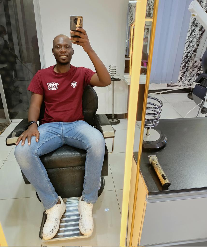 ThePompi's tweet image. "Even though I walk through the valley of the shadow of death, I will fear no evil, for God is with me" Psalm 23:4. So the yubu stays, elo futi my barber just had to make sure it is shining tomorrow for the Kingdom Tour with Maverick City Music and Kirk Franklin.