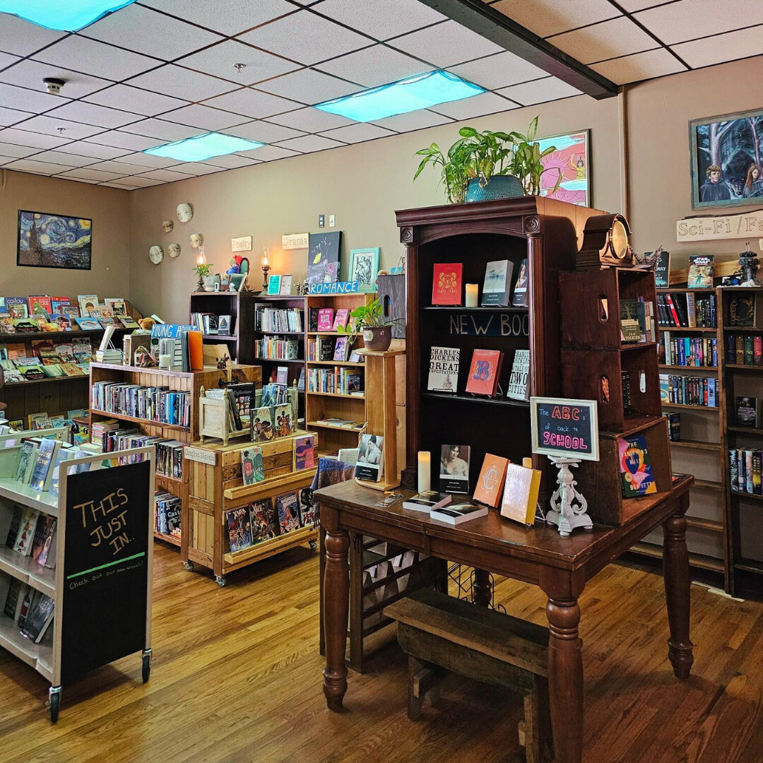 It's #BookLoversDay Clarksville! Help us celebrate the day by stopping by our own local book shop, @hudubam books! Maybe you'll find a new story to lose the day to. 

What's your favorite book?

📍: 110 Franklin St

#books #VisitClarksvilleTn #TNTravel #bookstore