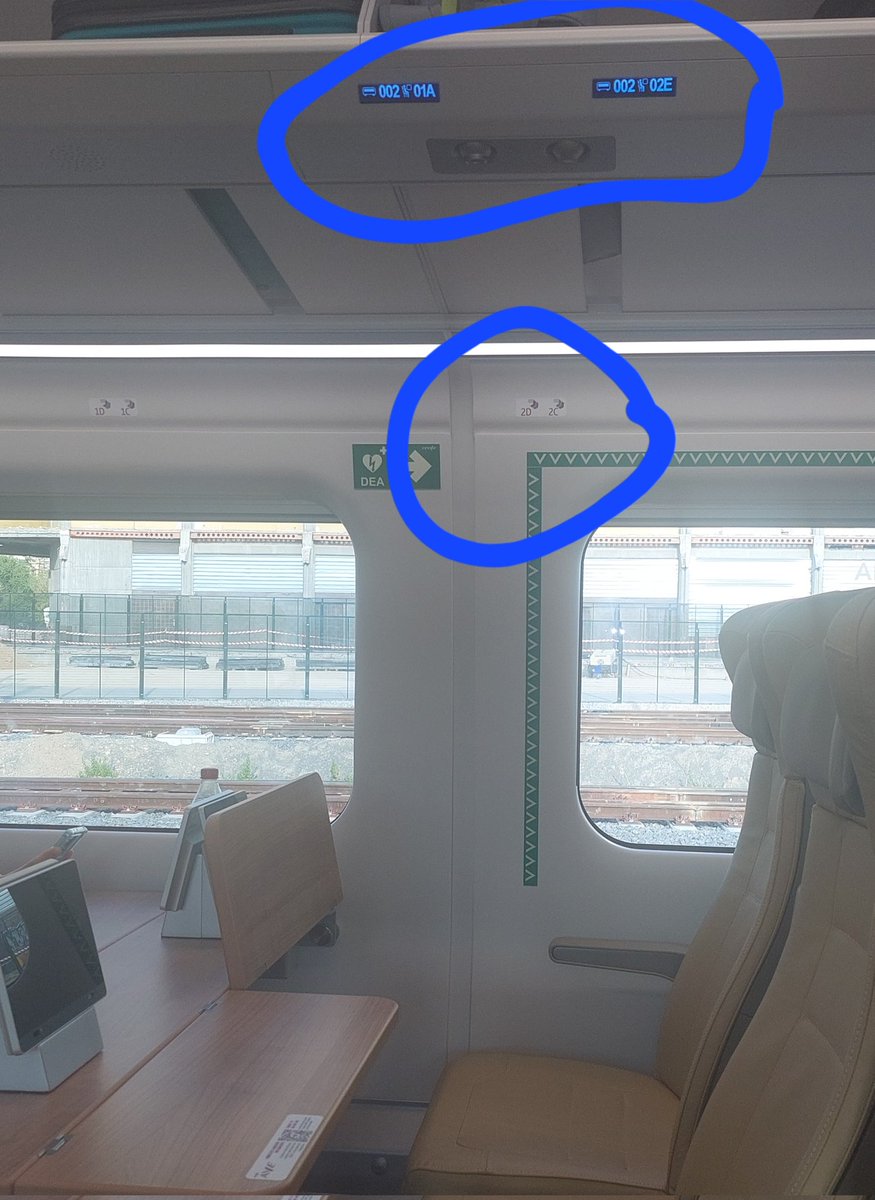 PapoHasta's tweet photo. @Renfe @Adif_es sacadnos de dudas. Qué debemos mirar para saber el asiento? La pantallita azul o la pegatina? 😂 Hay un gran debate en el tren. #chamartin

Lo de hacernos un kilómetro para llegar al tren de la 19B lo podíais dejar para las olimpiadas. 😂 https://t.co/33f2fHoA4c