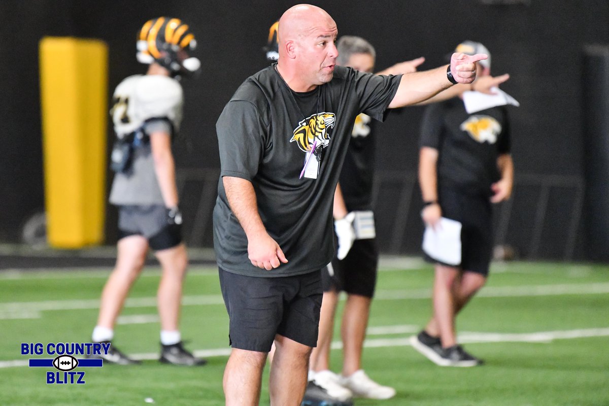 codycoil's tweet photo. 𝐒𝐧𝐲𝐝𝐞𝐫 𝐓𝐢𝐠𝐞𝐫𝐬 𝐏𝐫𝐚𝐜𝐭𝐢𝐜𝐞 𝐏𝐡𝐨𝐭𝐨𝐬

Snyder, under first year Tiger head coach Anthony Gonzales, continues preparation for its scrimmage at home against Brownfield on August 16.

https://t.co/HFlsWREnhO https://t.co/YTxrOWl9Uv