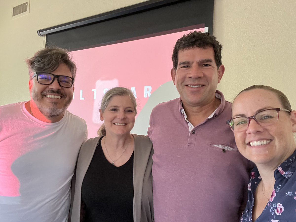 juanflalinde's tweet photo. Our 10th @GLNsummit together! Great and powerful experiences #LeadershipMatters #Obsessed #GLS24 #StayingCurious #GoodKarma @craiggroeschel https://t.co/99HMsEcOO6
