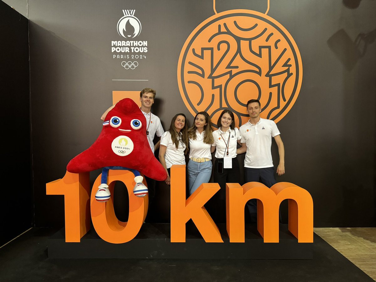 Aurelie Ham (@aurelieham) on Twitter photo J-1 ! Nous y sommes ! 🏃 
On sera là pour courir le 
#10kmpourTous
Un challenge et une chance de le faire en équipe 🍀
Le #MarathonPourTous de #Paris2024 avec <a href="/orange/">Orange</a> sera une grande fête 🟧go <a href="/Lisa_Roussel_/">Lisa Roussel</a> and team ! J-1 ! Nous y sommes ! 🏃 
On sera là pour courir le 
#10kmpourTous
Un challenge et une chance de le faire en équipe 🍀
Le #MarathonPourTous de #Paris2024 avec <a href="/orange/">Orange</a> sera une grande fête 🟧go <a href="/Lisa_Roussel_/">Lisa Roussel</a> and team !
