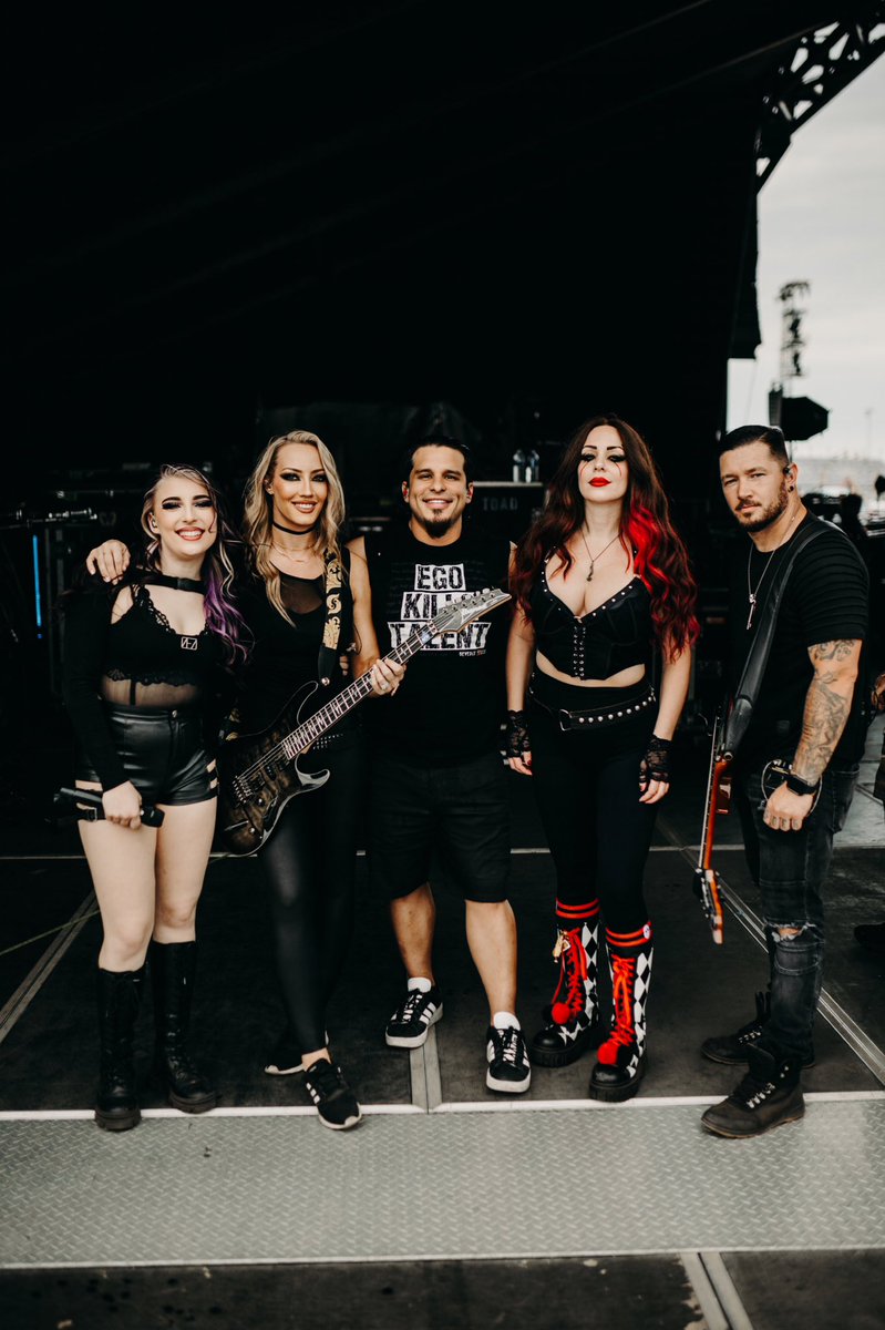 hurricanenita's tweet photo. MÉXICO, NOS VEMOS PRONTO!!

This will be my band’s first time in Mexico and we are so excited to see you all!!

Esta será la primera vez de mi banda en México y ¡estamos muy felices de verlos!

14 Noviembre Monterrey @ Cafe Iguana
15 Noviembre Torreón @ Vertigo Music Stage
17 Noviembre CDMX @ La Piedad 

Tickets & VIP meet and greet available now at https://t.co/xUN2UCmcso