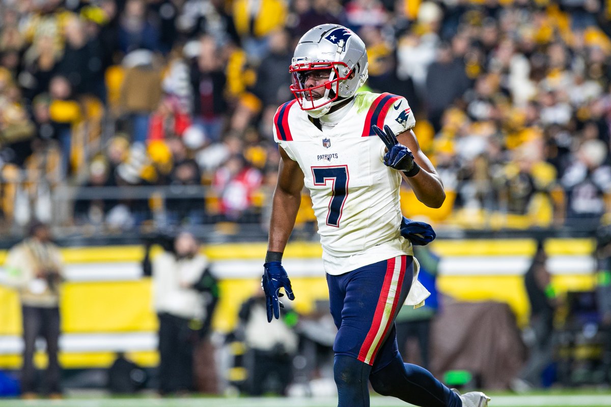 NFLonFOX's tweet photo. The #Patriots are releasing WR JuJu Smith-Schuster, per multiple reports https://t.co/TI3c1f4DvT