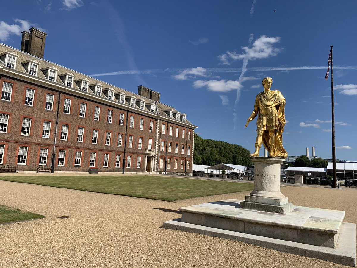 ColdWarPod's tweet photo. Great tour with 20 odd #BRIXMIS veterans of the Royal Hospital Chelsea following by drinks in a private bar…
What could possibly go wrong?! https://t.co/8vdVCsR80V