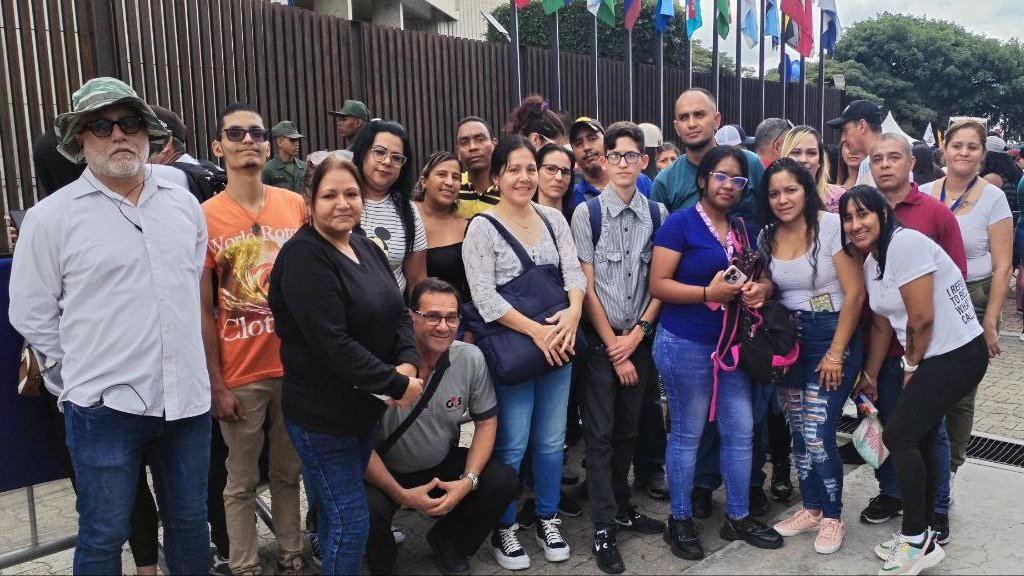 Decenas de trabajadores, estudiantes e integrantes de instituciones y los movimientos sociales acompañaron al Pdte. <a href="/NicolasMaduro/">Nicolás Maduro</a> para respaldar la victoria sobre las elecciones del #28Jul ante la Sala Electoral del <a href="/TSJ_Venezuela/">TSJ Venezuela</a> 
#09Ago