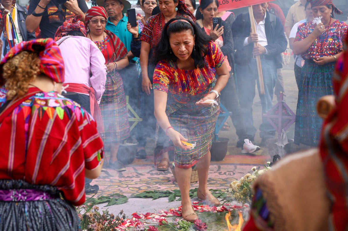 MINTRABAJOGuate's tweet photo. ✅En el Día Internacional de los Pueblos Indígenas, reconocemos y honramos la diversidad cultural que los pueblos mayas, garífunas, xinka y afrodescendientes. Son guardianes de tradiciones ancestrales, lenguas milenarias y pilares en la construcción de una sociedad más equitativa https://t.co/Jx3vTuw4Zj
