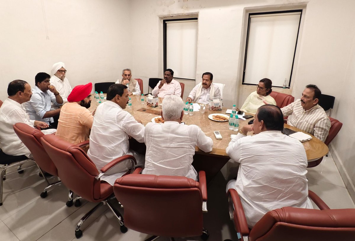 INCMumbai's tweet photo. An important meeting of the Political Affairs Committee of @INCMumbai took place today under the esteemed leadership of Hon. Shri @chennithala ji, the All India Congress Committee's in-charge for Maharashtra. The session focused on a comprehensive discussion about the direction and strategy for the Mumbai Nyay Yatra, scheduled to commence tomorrow, as well as detailed planning for the upcoming assembly elections.

#Mumbai
