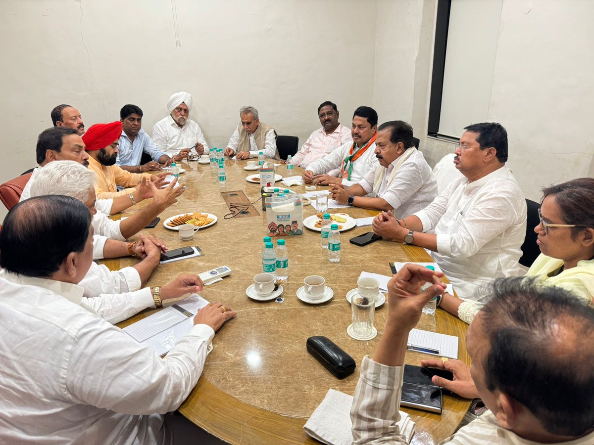 INCMumbai's tweet photo. An important meeting of the Political Affairs Committee of @INCMumbai took place today under the esteemed leadership of Hon. Shri @chennithala ji, the All India Congress Committee's in-charge for Maharashtra. The session focused on a comprehensive discussion about the direction and strategy for the Mumbai Nyay Yatra, scheduled to commence tomorrow, as well as detailed planning for the upcoming assembly elections.

#Mumbai