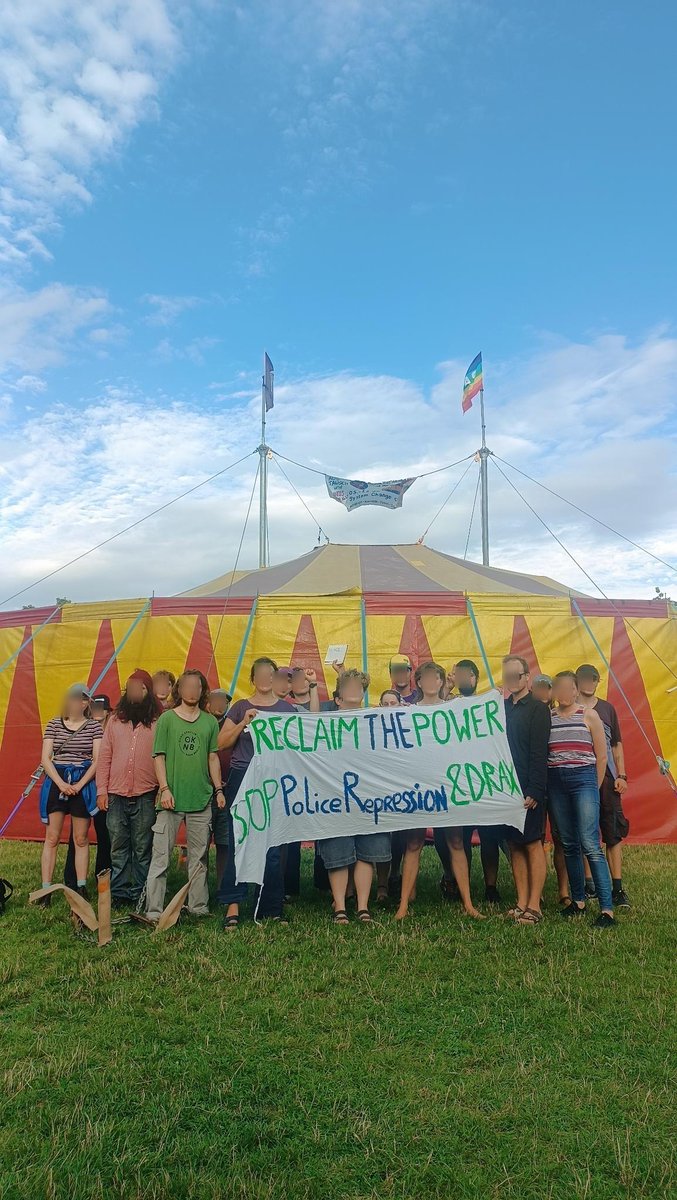 ende_gelande's tweet photo. 🔥Love, rage and oodles of solidarity with our comrades @ReclaimThePower - from camp to camp✊🏼

The people united (against police repression) will never be defeated!

#NoJusticeNoPeace! https://t.co/yrcWUdFw8D