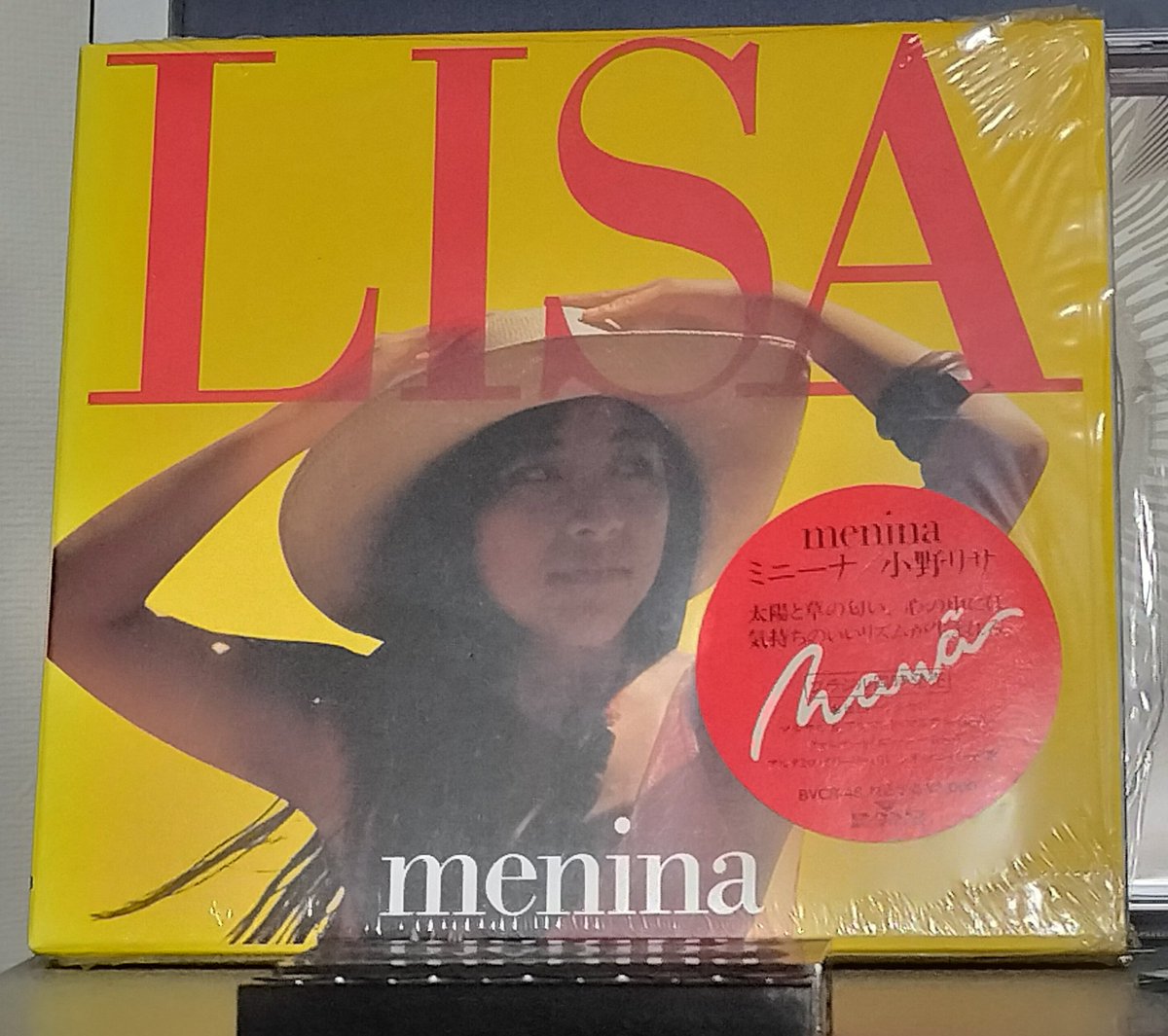 thunderfive5555's tweet photo. 今日のCD。小野リサ「menina(ミニーナ)」。なんか、とっても夏に合う感じ。
#小野リサ #OnoLisa #BossaNova #ボサノヴァ #ボサノバ https://t.co/dDKYg7DvcF