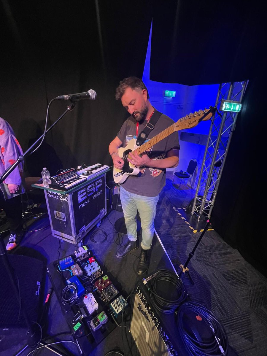 A Giant on the Bridge (@giantonbridge) on Twitter photo The band ventured to Dynamic Earth yesterday to record something rather exciting 🎙️🗺️
Tune in to <a href="/BBCRadio4/">BBC Radio 4</a> tomorrow at 6.15pm to hear a bit of A Giant on the Bridge on the Loose Ends show!
📻 bbc.co.uk/programmes/m00… The band ventured to Dynamic Earth yesterday to record something rather exciting 🎙️🗺️
Tune in to <a href="/BBCRadio4/">BBC Radio 4</a> tomorrow at 6.15pm to hear a bit of A Giant on the Bridge on the Loose Ends show!
📻 bbc.co.uk/programmes/m00…