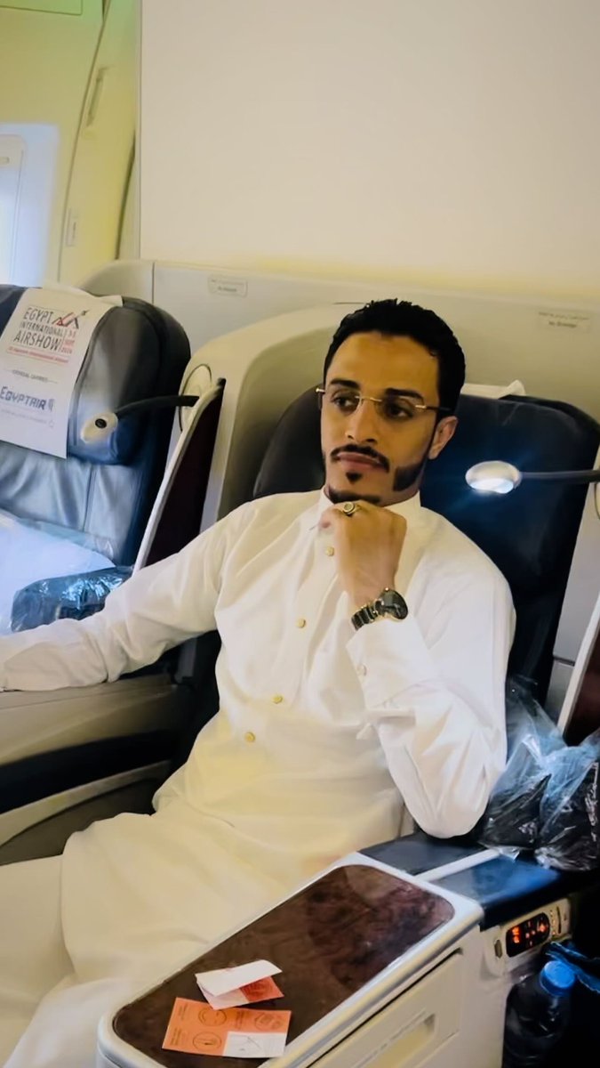 من مطار القاهرة. إلى نيوريوك والحافط الله