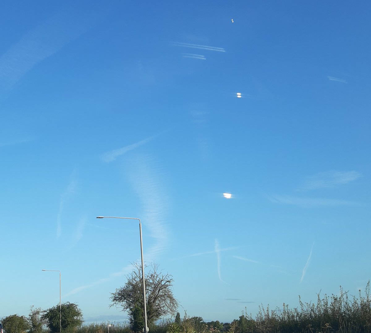 Very unusual cloud formation early yesterday morning and this evening! Zoom in!! ✈☁️🌨
