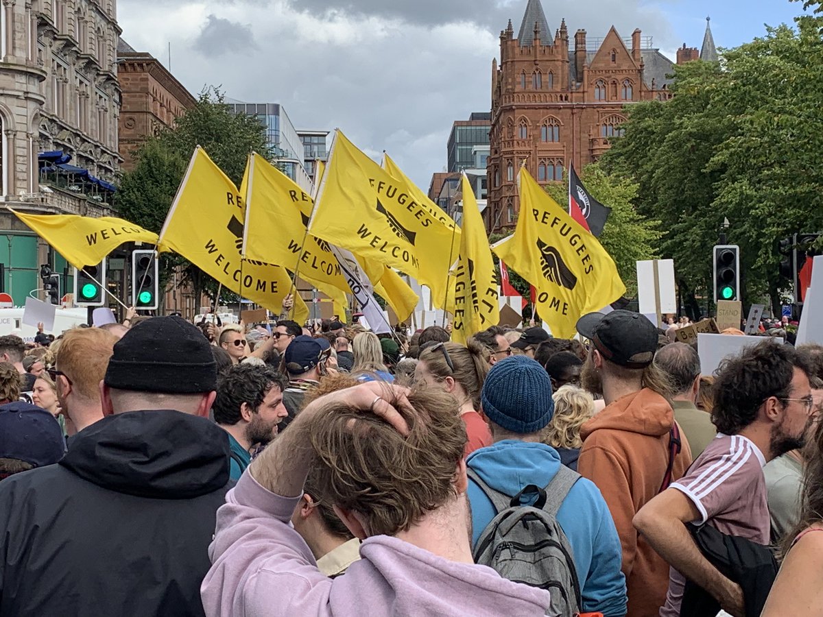 🗣️ “There are many many more of us than you!” 🎶 

Amazing anti-racism &amp; anti-fascist turnout at the counter demonstration this evening! Thank you again Belfast!  ✊🏻❤️✌🏻 

Well done <a href="/BelfastUar/">UAR Belfast</a> all involved. 👏🏻👏🏻👏🏻

📷 🧵 [1/3]