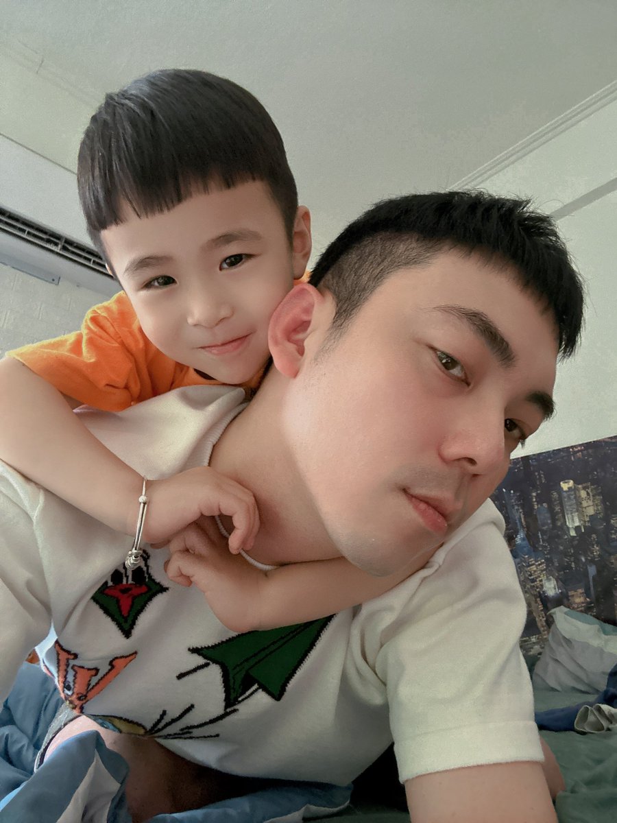 BzzRahek666's tweet photo. 昨天剛過完88節 
明天又要過7夕情人節
讚喔 https://t.co/WQkUAGUnsm