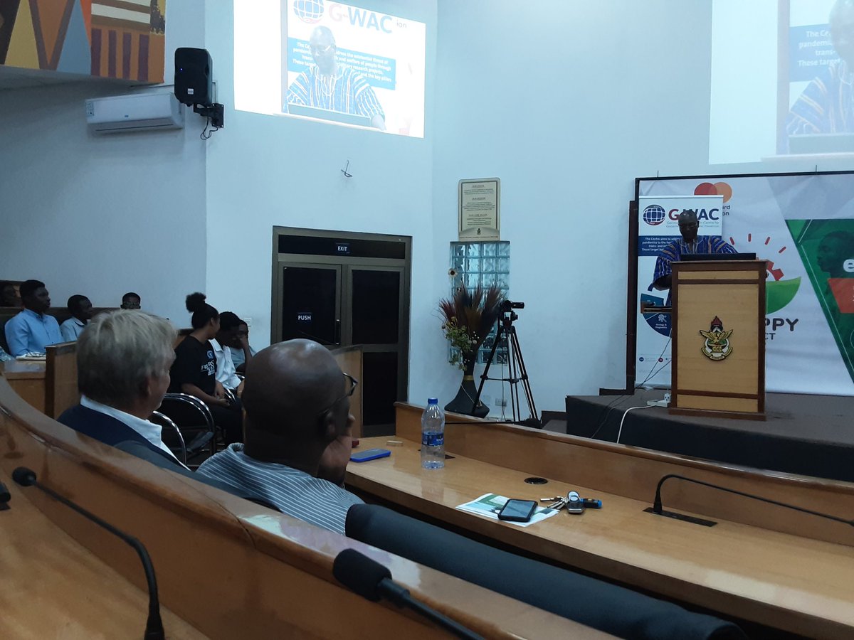 sbschink's tweet photo. @HoeraufProf from @UniBonn shares insights on #drugdevelopment and bilaterally fruitful collaborations in his lecture "From bench to bedside: what it takes to bring lab discoveries into clinical practice" with colleagues and students @KNUSTGH in #Ghana. Exciting things to come! https://t.co/qlW9nxiv7I