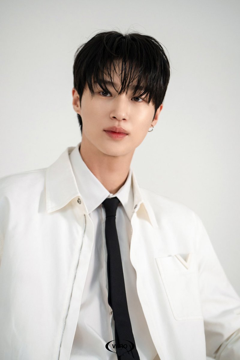 0__page_'s tweet photo. 나 변우석 귀걸이 한 모습을 너무 좋아함 https://t.co/krK2A4g8xF