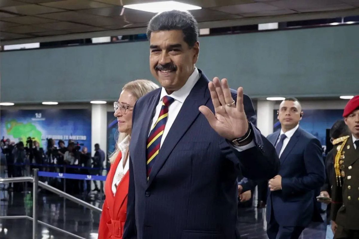 Said Zambrano (@saidzambranogo2) on Twitter photo #EnDesarrollo || Presidente constitucional <a href="/NicolasMaduro/">Nicolás Maduro</a>, llega a las instalaciones de la Sala Electoral del <a href="/TSJ_Venezuela/">TSJ Venezuela</a>, para comparecer ante este máximo órgano judicial.
¡Un presidente dando ejemplo! ❤️🇻🇪 #EnDesarrollo || Presidente constitucional <a href="/NicolasMaduro/">Nicolás Maduro</a>, llega a las instalaciones de la Sala Electoral del <a href="/TSJ_Venezuela/">TSJ Venezuela</a>, para comparecer ante este máximo órgano judicial.
¡Un presidente dando ejemplo! ❤️🇻🇪