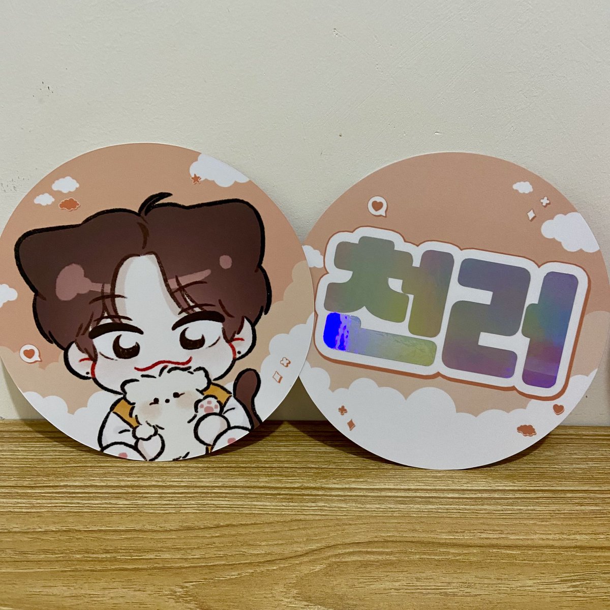 CHENLECREW1122's tweet photo. Another gift from us! We’ll be distributing a few round fans with holographic and white reflective decals of #CHENLE’s name! 🥹🌟 

We only have a few of these and will be distributed tomorrow in CHENLE’s CSE at Seattle’s Best MOA! See you, Little Suns!! 🫶🏼 https://t.co/LMm3uW9hG1