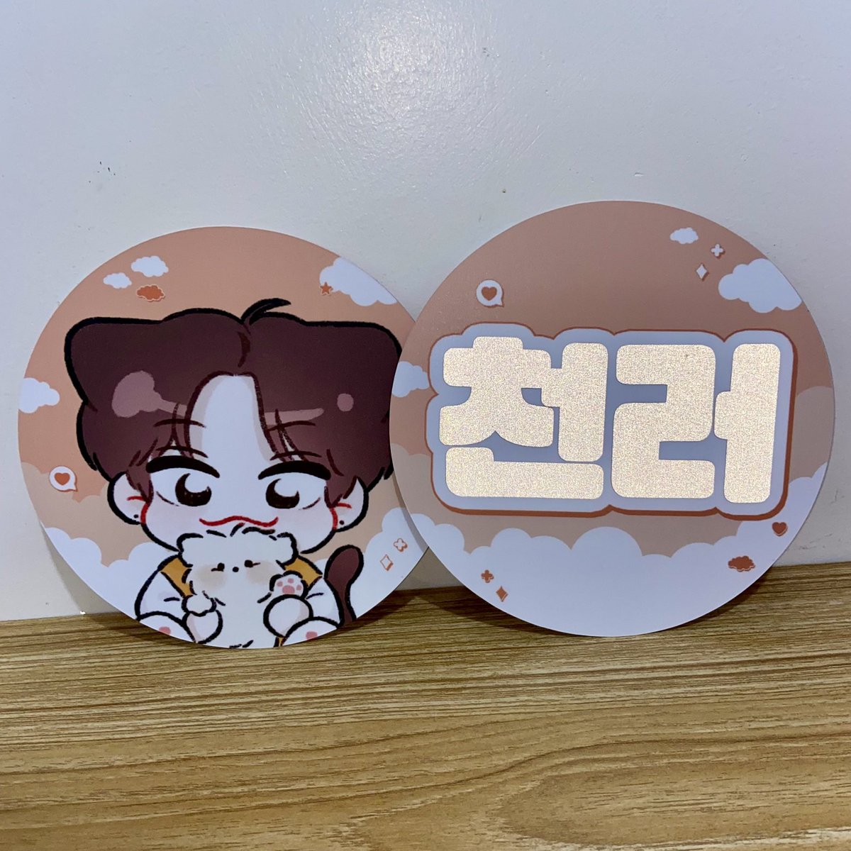 CHENLECREW1122's tweet photo. Another gift from us! We’ll be distributing a few round fans with holographic and white reflective decals of #CHENLE’s name! 🥹🌟 

We only have a few of these and will be distributed tomorrow in CHENLE’s CSE at Seattle’s Best MOA! See you, Little Suns!! 🫶🏼 https://t.co/LMm3uW9hG1