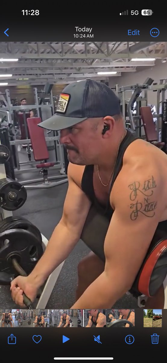 maba97009's tweet photo. Love arm day and leg day!! Gotta push hard everyday! https://t.co/dnQ0GIhzIl