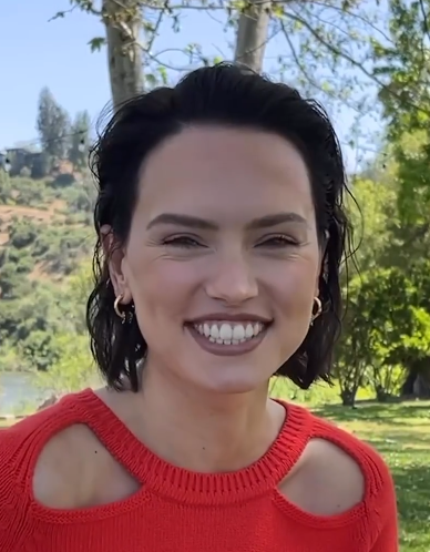 Scavenger_Jakku's tweet photo. Queen Daisy Ridley for Women's Health Magazine cover shoot💖👑🌼#DaisyRidley  #WomensHealth https://t.co/1MBqynfVqI