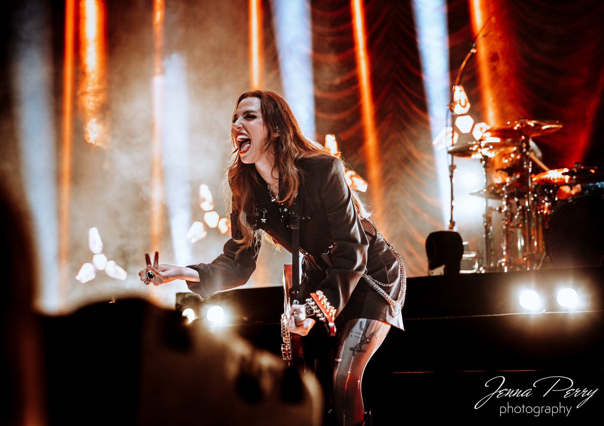 jenperryphotos's tweet photo. Oh yeah. It’s that time. 

..::HALESTORM::..

Full gallery and review live over @SoundBitesM3dia https://t.co/MQWqjXkwbT