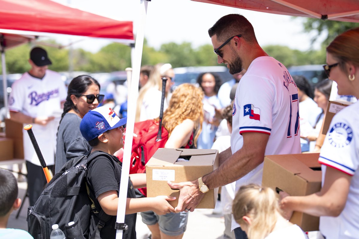 The Semien Family Summer Food Distribution wrapped up at the <a href="/RangersYA/">Texas Rangers Youth Academy</a>. 

Last week, Nathan Eovaldi, Robbie Grossman, and Andrew Heaney helped hand out boxes of fresh fruit and vegetables provided by <a href="/fftsoul/">Food for the Soul</a>.