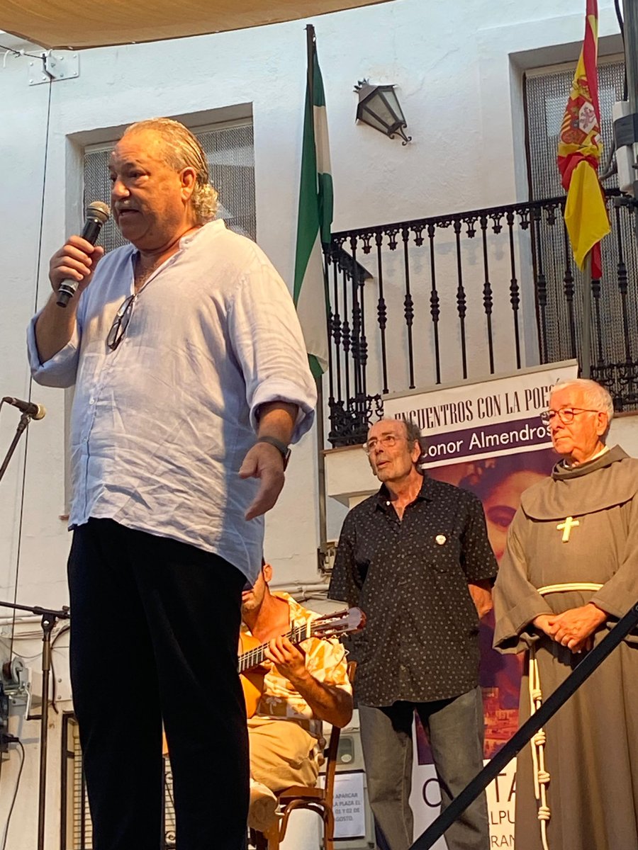 Por fin se ha hecho realidad el Certamen y homenaje de poesía y música “Leonor Almendros”, se derramaron lágrimas y nos emocionamos todos/conseguimos que mi madre llegara volando y nos acompañara todo el tiempo. Mamá ya tienes tu placa con tus palabras en la pared de Castaras.