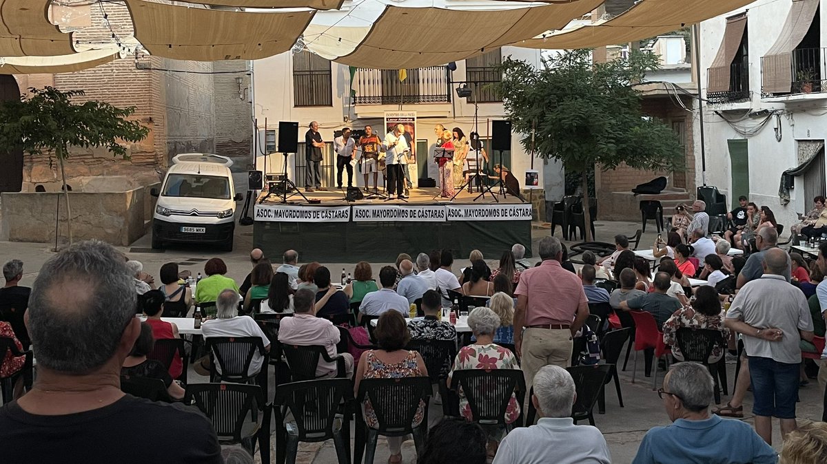 Ajuareza's tweet photo. Por fin se ha hecho realidad el Certamen y homenaje de poesía y música “Leonor Almendros”, se derramaron lágrimas y nos emocionamos todos/conseguimos que mi madre llegara volando y nos acompañara todo el tiempo. Mamá ya tienes tu placa con tus palabras en la pared de Castaras. https://t.co/Nun273q75l
