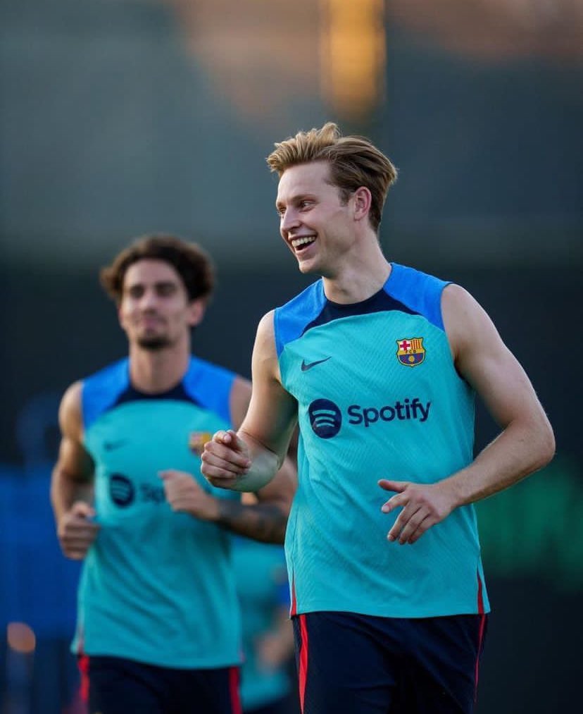 🚨💰| Barcelona are open to selling Frenkie De Jong and They’d want around €60M fixed + bonuses. #MUFC [<a href="/MatteMorett/">Matteo Moretto</a> via <a href="/ReshadFCB/">Reshad Rahman</a>]