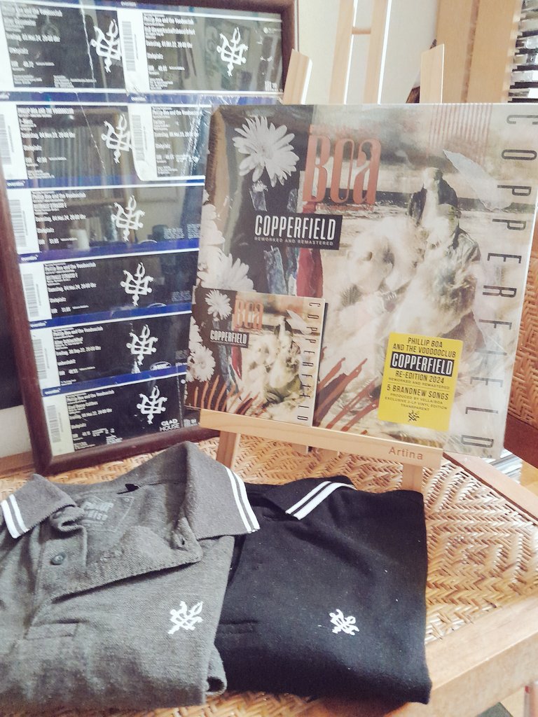 hittishm's tweet photo. schnell ein Foto gemacht von den neuen Schätzen und jetzt  in Ruhe durchhören. Hammer! Glückwunsch! ganz großartig! Bin verliebt 😍 🤟🏻 https://t.co/msgAGnvnya