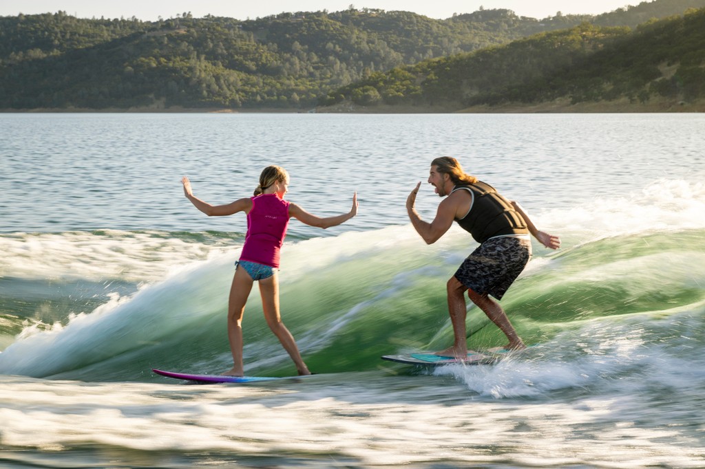 SupremeBoats's tweet photo. Friday's are for surfing with your friends🤙🏼

#supremeboats #boating #wakesurfing #friends https://t.co/AT9prYaCsg