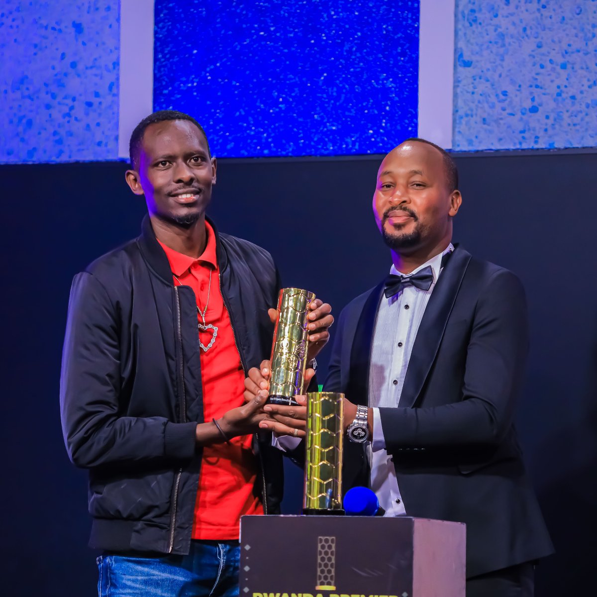 RwandaTV's tweet photo. #RTVKICKOFF imaze imyaka 5 itambuka buri wa Gatandatu kuri @RwandaTV yahembwe nk'ikiganiro cya siporo gihiga ibindi kuri televiziyo zo mu #Rwanda mu 2023/2024.

Cyari gihanganye na Isports cya Ishusho TV, Bench ya Siporo cya Isibo TV na Zoom Sports cya TV10. #RBASports https://t.co/Di0LVXbPaQ