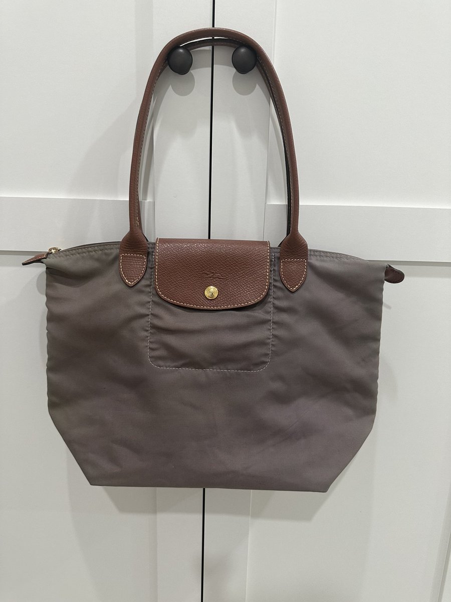 jbbubu22's tweet photo. ส่งต่อlongchamp ไซซ์ s หูยาว สีน้ำตาลเทา สภาพดีมาก ๆ คับ (ใส่ไอแพดแอร์ได้คับ) ✨1950 บาท ส่งฟรี แถมที่ดันทรงให้คับ✨

 #ส่งต่อlongchamp #longchampthailand #ส่งต่อlongchampแท้ #ส่งต่อกระเป๋า #ส่งต่อเสื้อผ้ามือสอง #ส่งต่อคสอ #ส่งต่อกระเป๋ามือสอง #ส่งต่อเสื้อผ้ามือ2 https://t.co/J7QPp3G2uc