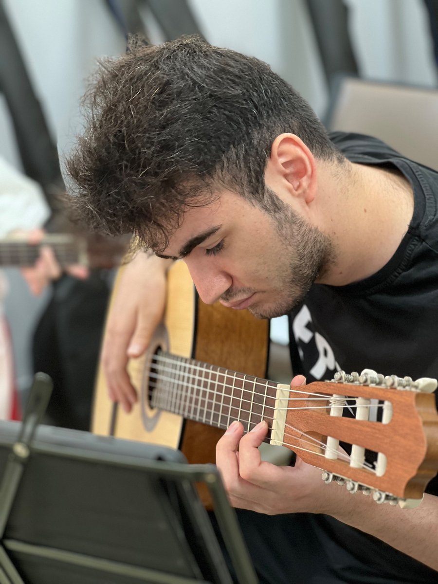 GSB_VefaGM's tweet photo. Kendinizi  keşfedeceğiniz  merkezimizde bugün Gitar  dersinden kareler.@sami_kuscu @GSBgenclik @gencliksporbak @GSBsporgm https://t.co/3xiDiPbjTp