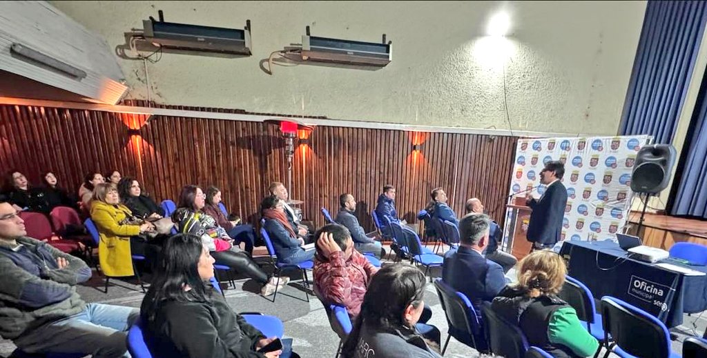 drt_biobio's tweet photo. En #Yumbel, equipo de la Inspección del Trabajo provincia #Biobio #LosÁngeles, capacitó a, emprendedores y Mypes de la zona, sobre contenidos, alcances y obligaciones de Ley 21.643 #LeyKarin. La invitación fue cursada por la #Omil @Muni_Yumbel. #DerechosLaborales #TrabajoDecente https://t.co/KXpXI7KzYD