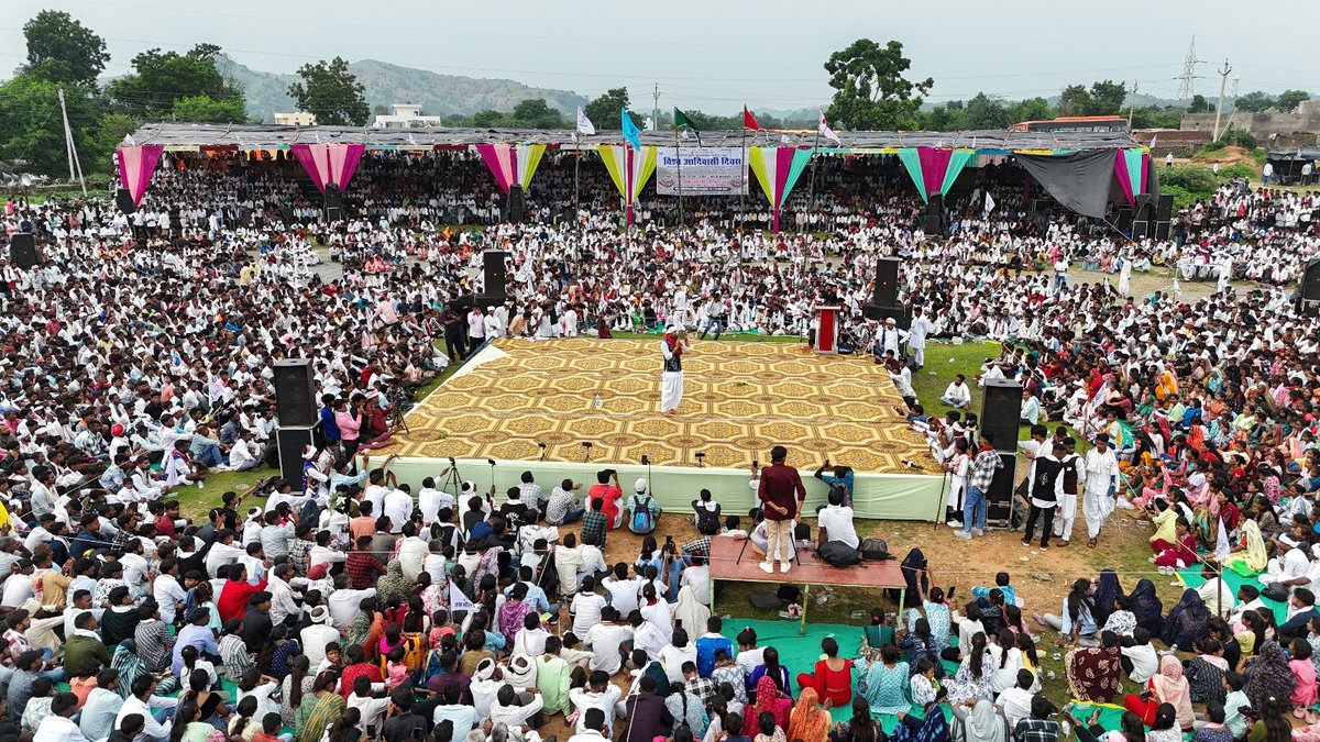 राजा डूंगर बरंडा की धरती डूंगरपुर भीलप्रदेश राजस्थान में विश्व आदिवासी दिवस का भव्य आयोजन। जल जंगल जमीन का उलगूलान।