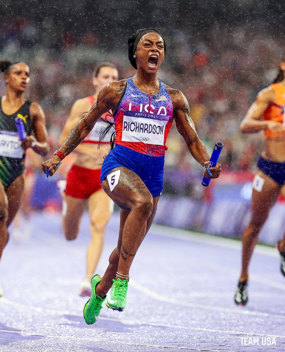 This photo of Sha’Carri Richardson the moment Team USA won gold in the women’s 4x100m 🔥

(📸: <a href="/TeamUSA/">Team USA</a>)
