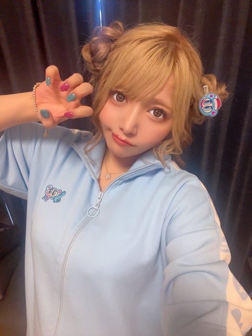 小学校の時に好きだったエンジェルブルーがまた最近いろんなところで見かけるのテンション上がる🥹🎊 https://t.co/5pFsMFh02M