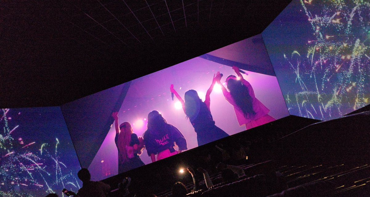 ntsh_vrm's tweet photo. what a day!
do a tour again please @BLACKPINK https://t.co/EuiTRt0Lt5
