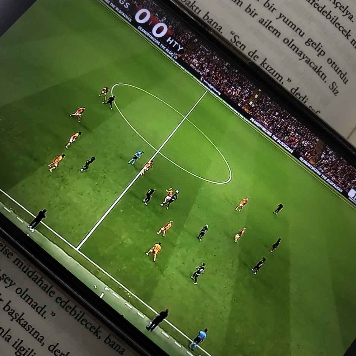 Maç mı izlesem kitap mı okusam temalı bir gece…
Ben fanatik olmuşum arkadaşlar🫠