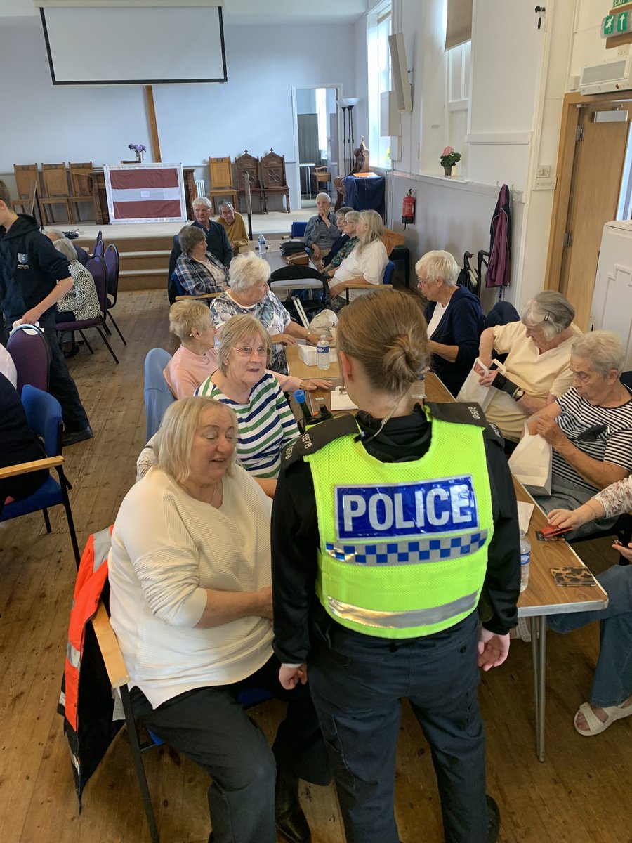 WYP_SallyB's tweet image. Kirklees @WYP_Cadets Sam &amp;amp; Oliver were at Mirfield “Friday Friends” today, with me and @WYP_Dewsbury NPT Officer, PC Price.
I spoke to them all about Frauds &amp;amp; Scams and we handed out “Safe Tea” bags with lots of info and most importantly, a @YorkshireTea teabag! 🫖