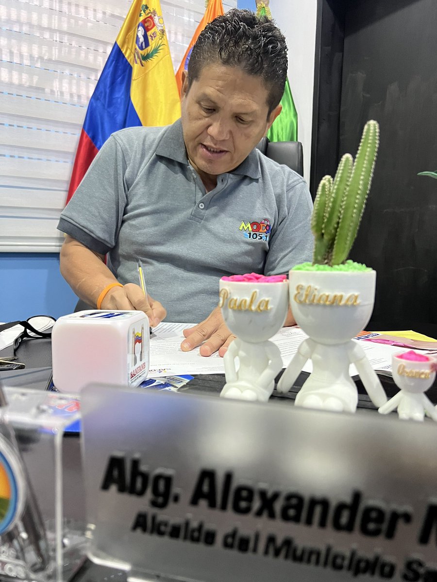 ClaroyRaspao3's tweet photo. Alcalde @alexandermirele firmo autorización de convenio para lograr operaciones para la vista de más de 200 solicitudes por medio de la Dirección de Salud Municipal y la Fundación Saldep. Dios con nosotros seguimos avanzando. https://t.co/75mGzTOxQl