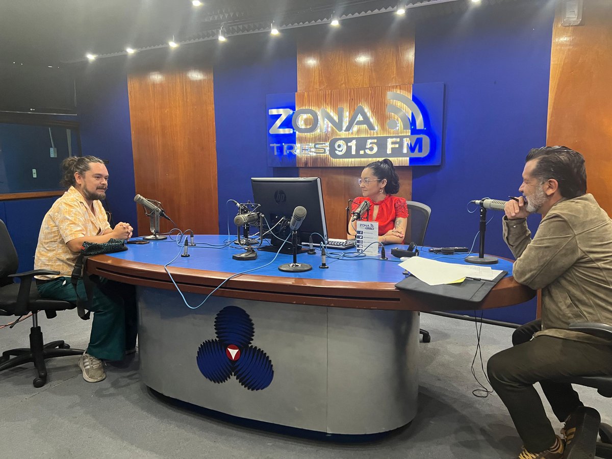 ¡Ya estamos en vivo con  #VentanillaDeAtención! 🎙️ <a href="/DulceRDZMoreno/">Dulce</a> está en cabina y hoy nos acompañan los increíbles <a href="/sonidosatanas/">sonidosatanas</a>. 🌟 No te pierdas la conversación sobre su trayectoria musical y mucho más. ¡Sintoniza 91.5FM para no perderte nada! 🎶👂 #MúsicaEnVivo