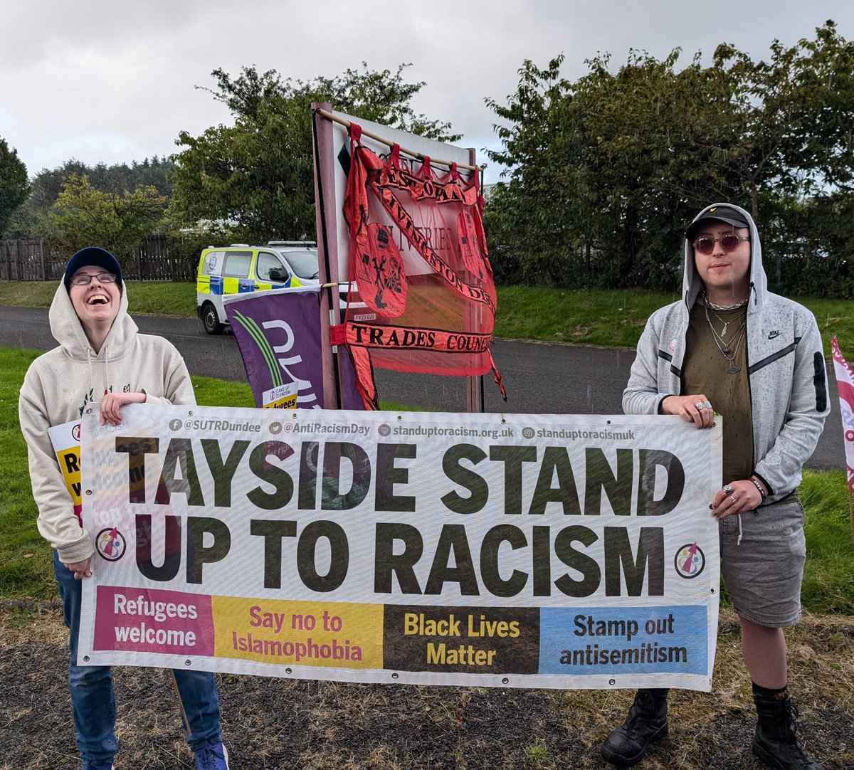 SUTRScotland's tweet photo. SAY IT LOUD SAY IT CLEAR 
REFUGEES ARE WELCOME HERE 

Bathgate defends refugees, asylum seekers and migrants. We won't let our community be divided 

A pathetic show of 5 Nazis scared off by around 150 anti-facist protestors ✊🔥

#NaeNazis ##RefugeesWelcome #NoRacismNoFascism https://t.co/bQtmGIqanJ