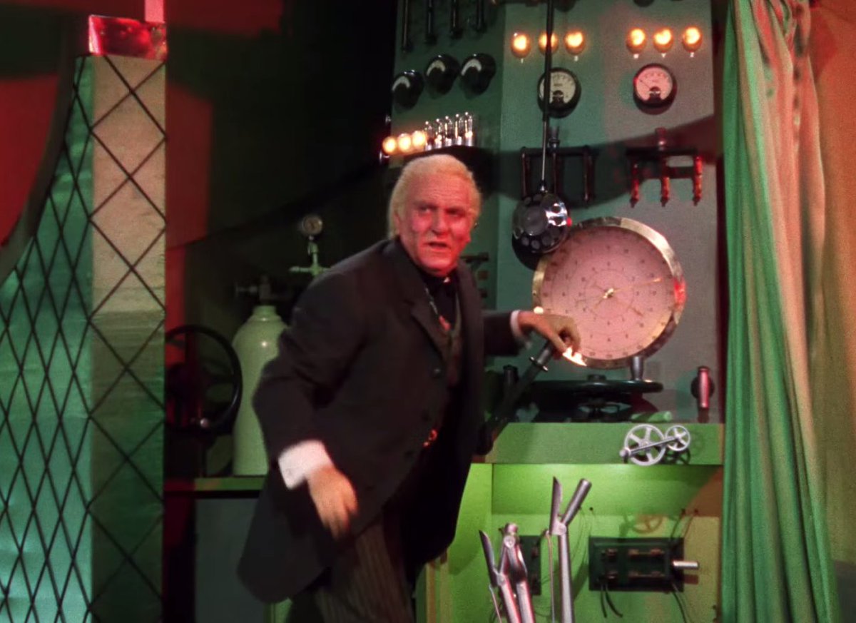 James_Hawke1's tweet photo. The Mathemagicians of Earth.
Who can process this? Hand up. ๐
*the suits are the same. Boom ๐ฅ
#WizardsOfOz https://t.co/O5Ls9dX9vH